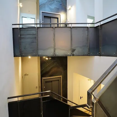 40 Qm-appartement Unterm Dach Der Haeselburg * Gera