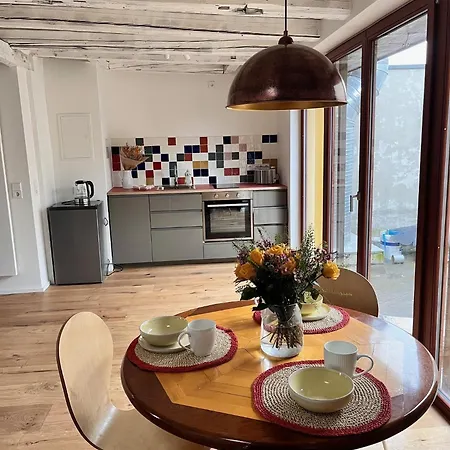 40 Qm-appartement Unterm Dach Der Haeselburg * Gera