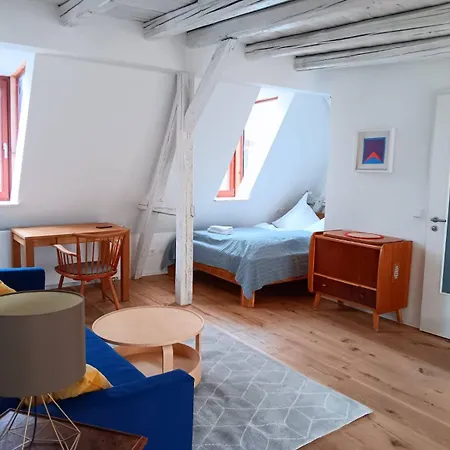 40 Qm-appartement Unterm Dach Der Haeselburg Apartment
